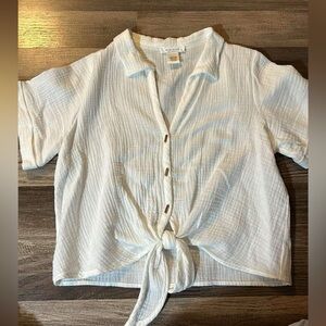 🦋 The cutest lightweight cropped tee. Size S.🦋